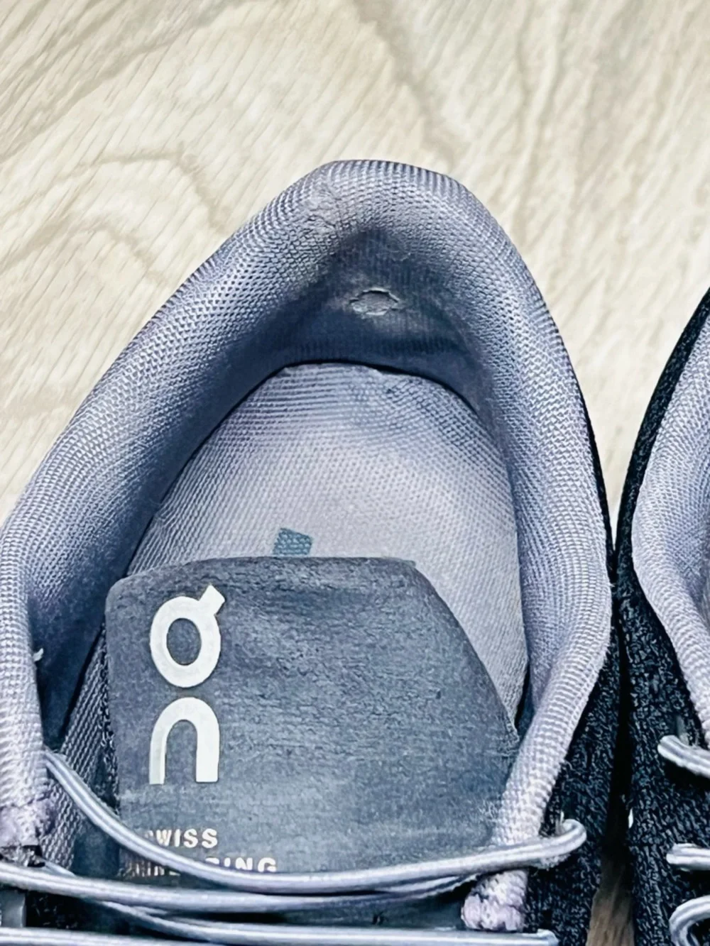 On Cloud Women’s 9.5 Black White Athletic Running Shoes Swiss Engineering *READ - Picture 7 of 13